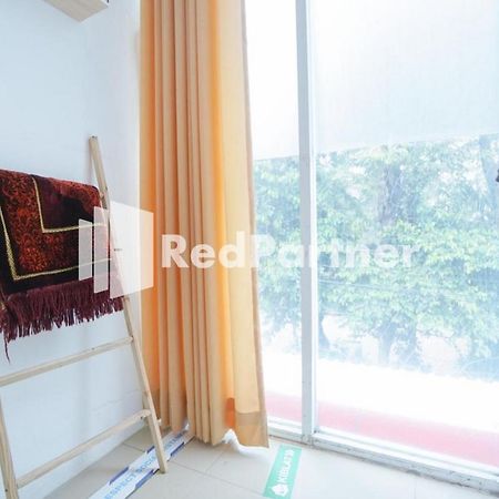 Eascot Hotel Mitra Reddoorz Giacarta Esterno foto