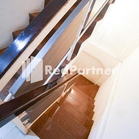 Eascot Hotel Mitra Reddoorz Giacarta Esterno foto