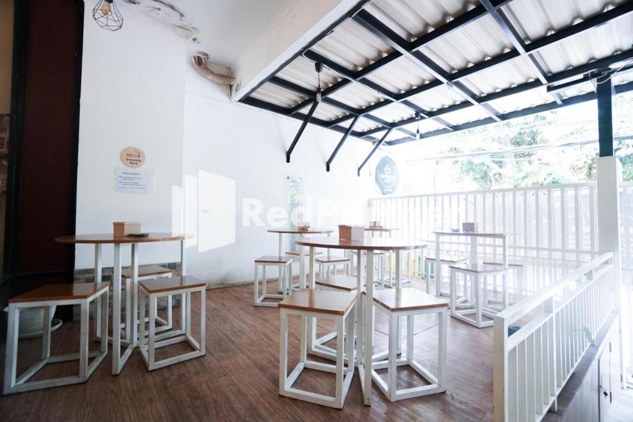 Eascot Hotel Mitra Reddoorz Giacarta Esterno foto