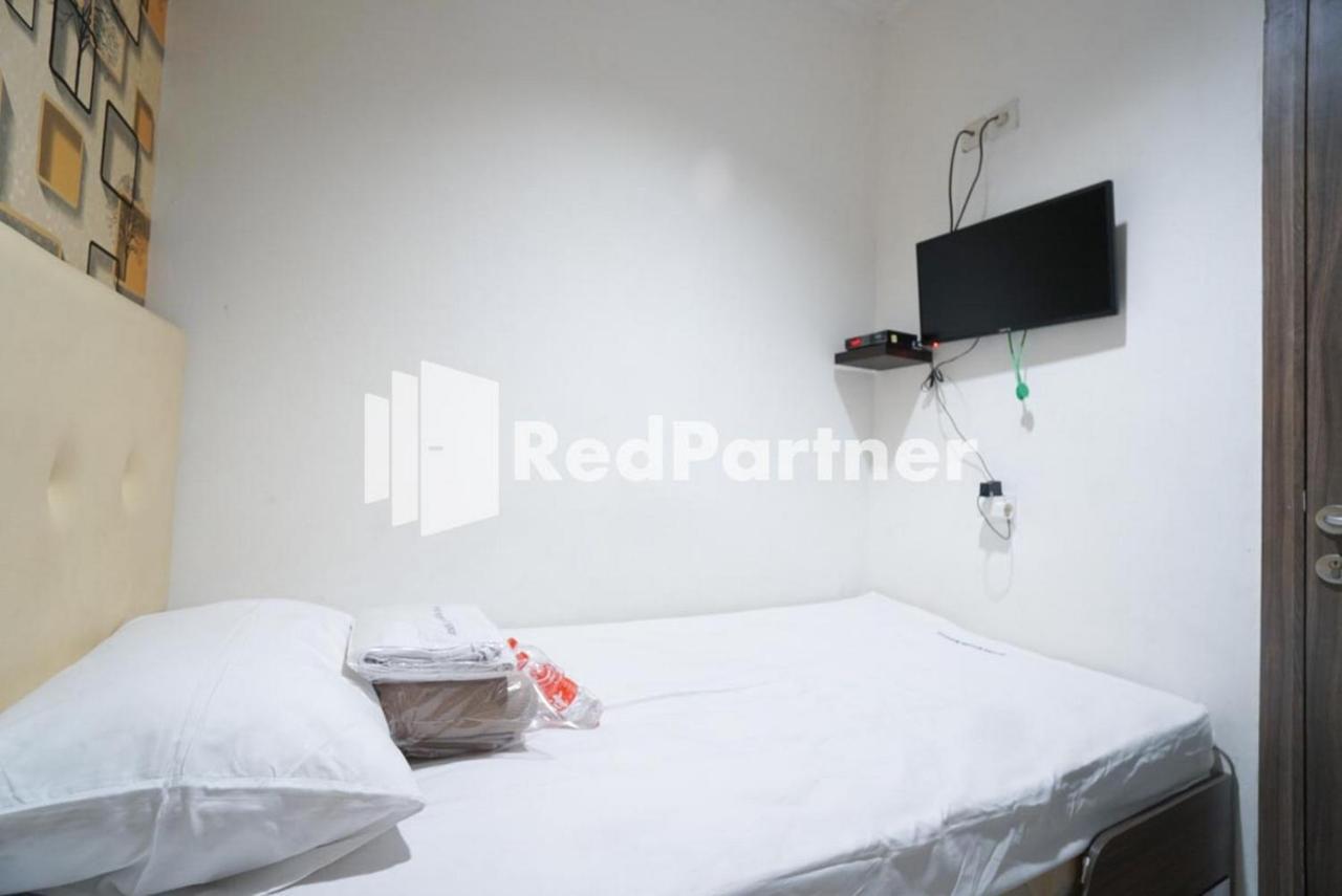 Eascot Hotel Mitra Reddoorz Giacarta Esterno foto
