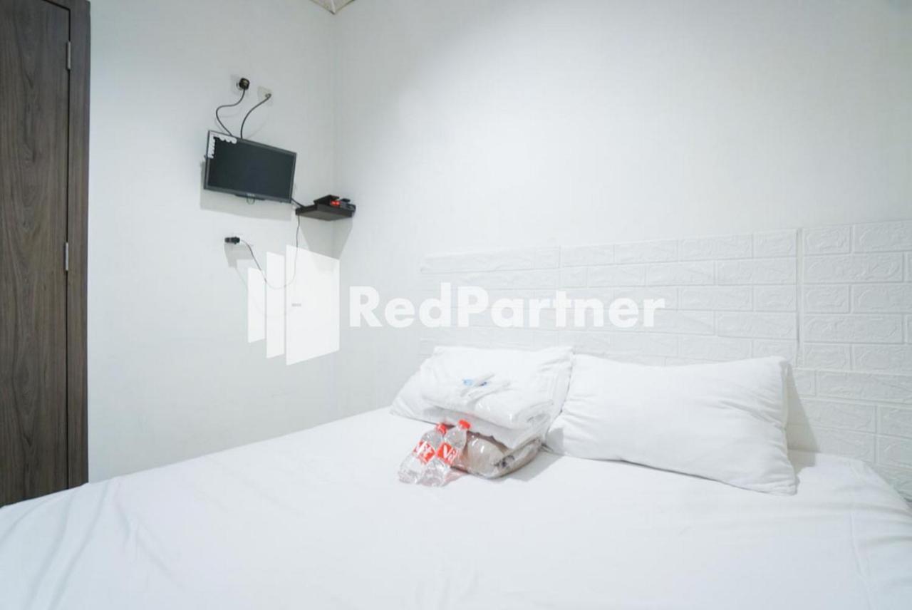 Eascot Hotel Mitra Reddoorz Giacarta Esterno foto
