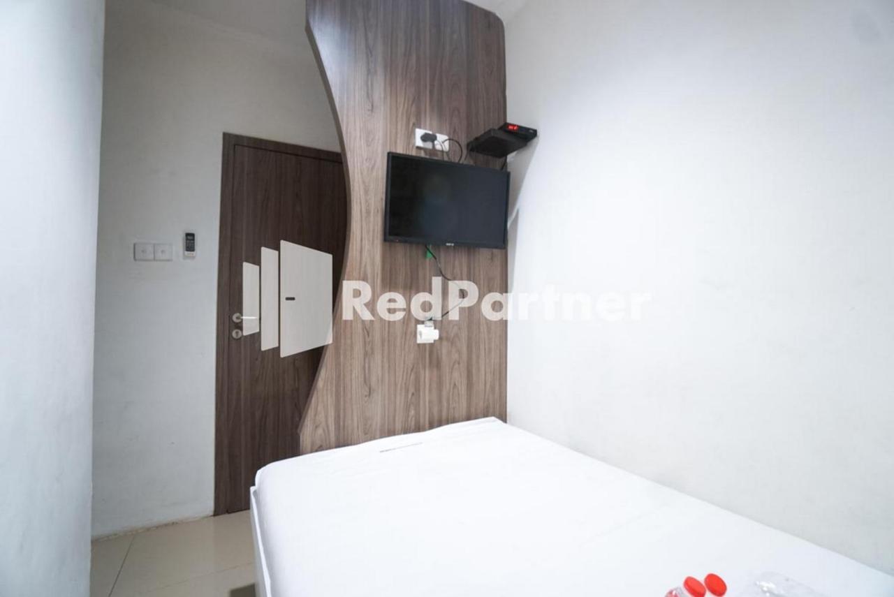 Eascot Hotel Mitra Reddoorz Giacarta Esterno foto