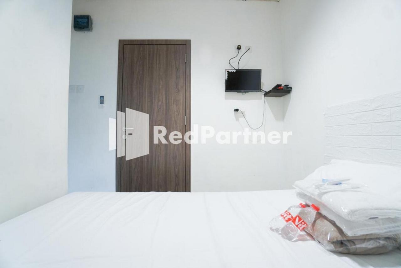 Eascot Hotel Mitra Reddoorz Giacarta Esterno foto