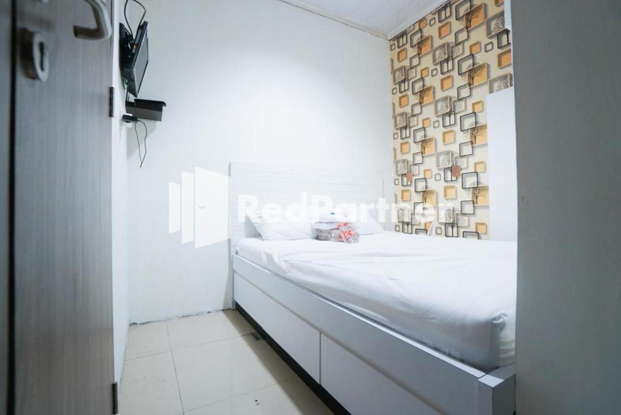 Eascot Hotel Mitra Reddoorz Giacarta Esterno foto