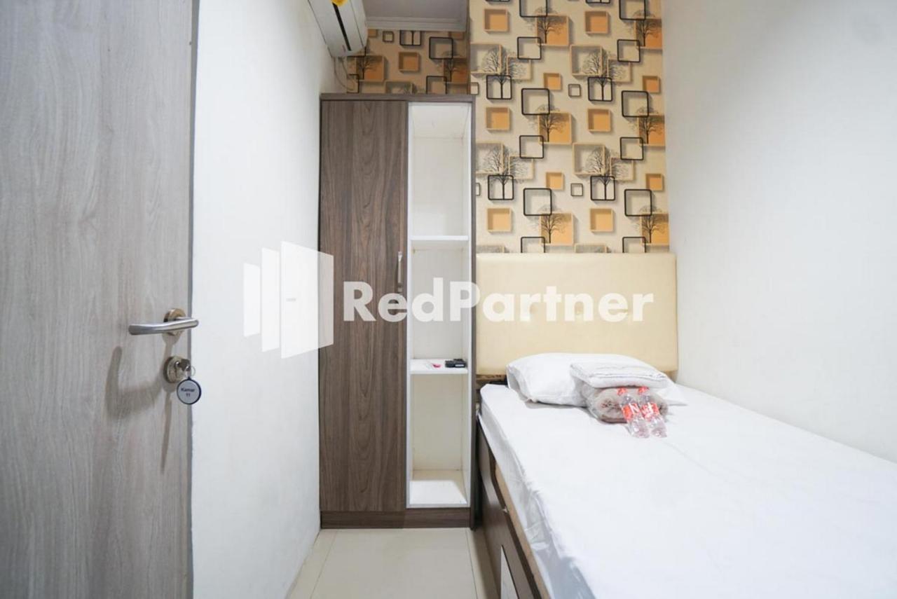 Eascot Hotel Mitra Reddoorz Giacarta Esterno foto