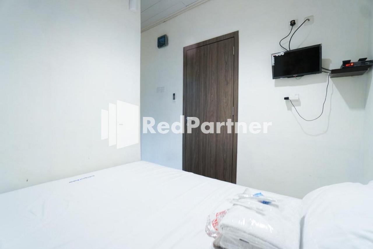 Eascot Hotel Mitra Reddoorz Giacarta Esterno foto