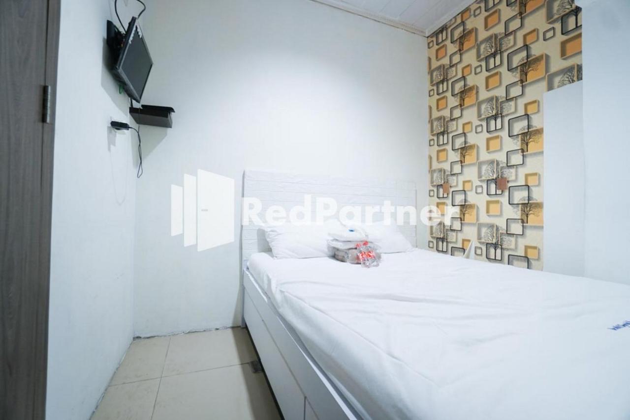 Eascot Hotel Mitra Reddoorz Giacarta Esterno foto