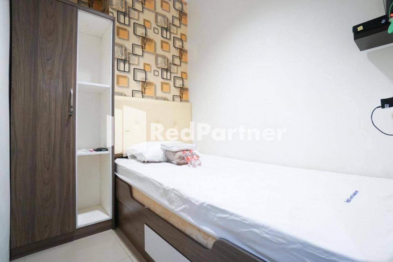 Eascot Hotel Mitra Reddoorz Giacarta Esterno foto