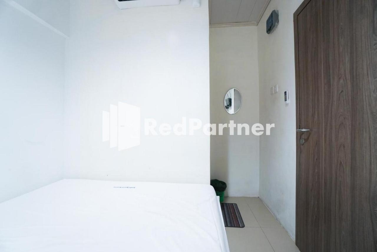 Eascot Hotel Mitra Reddoorz Giacarta Esterno foto