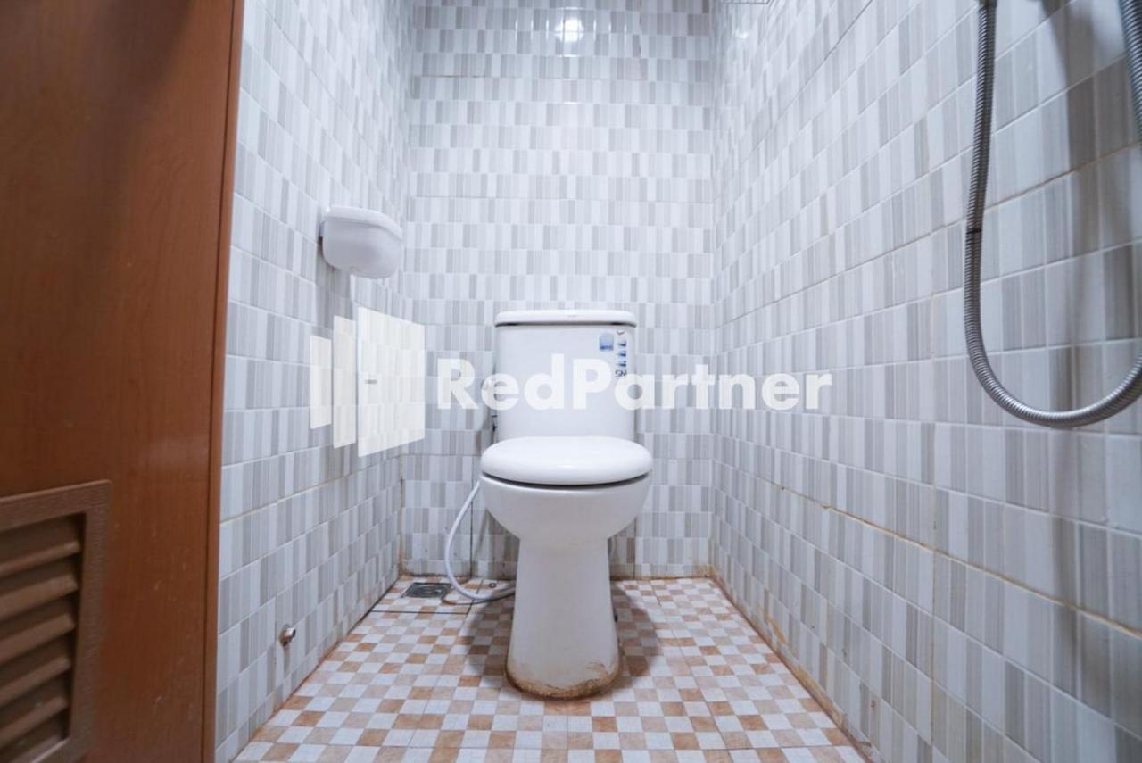 Eascot Hotel Mitra Reddoorz Giacarta Esterno foto